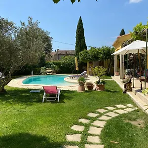 https://chez-serignan-du-comtat.fr-provencehotel.com